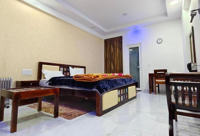 בית מלון כפרי Lansdowne Vacation Homes