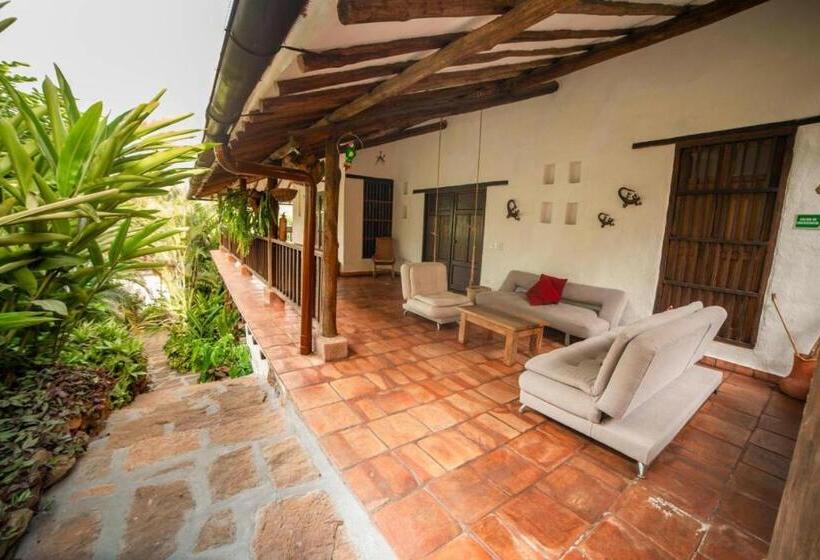 هتل Masaya Achiotte   Family Room   Colombia