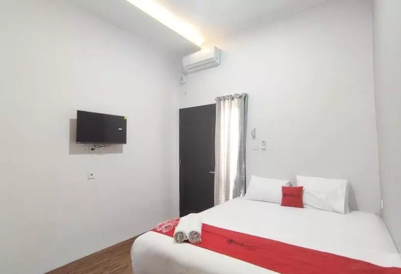 Hotel Reddoorz Near Graha Saba Buana 2