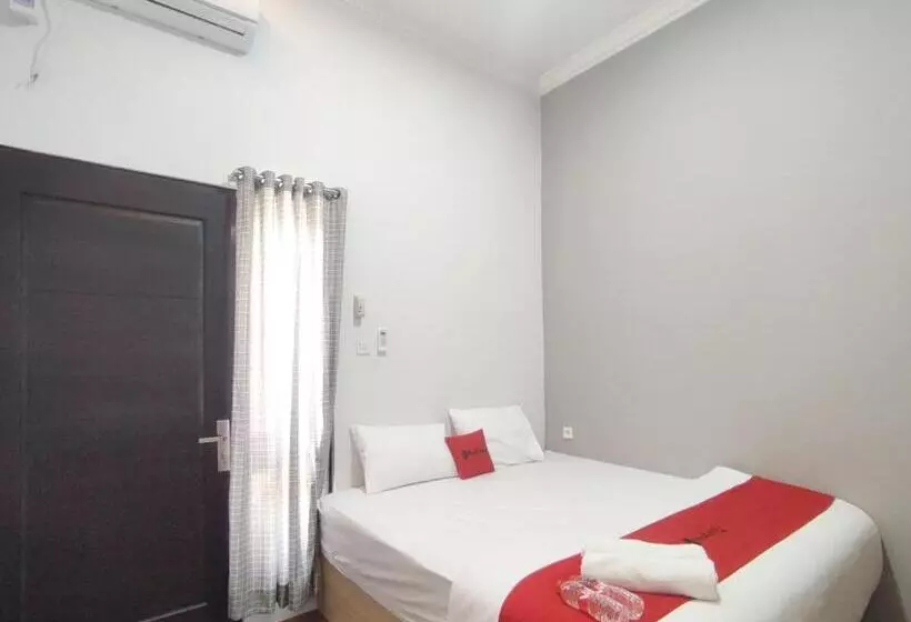 Hotel Reddoorz Near Graha Saba Buana 2