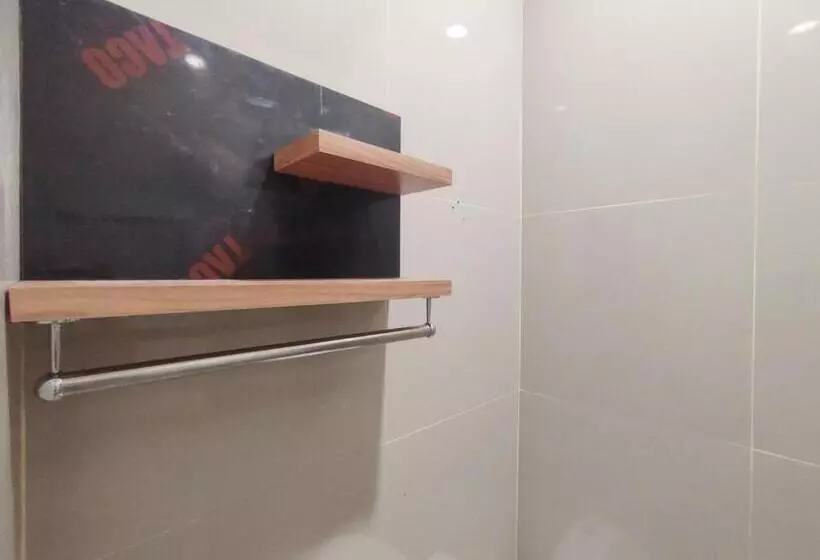 Hotel Reddoorz Near Graha Saba Buana 2