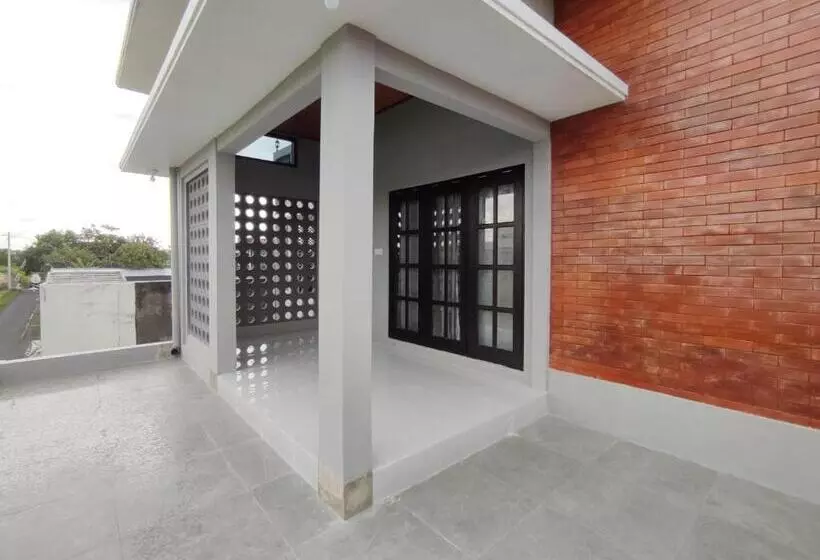 Hotel Reddoorz Near Graha Saba Buana 2