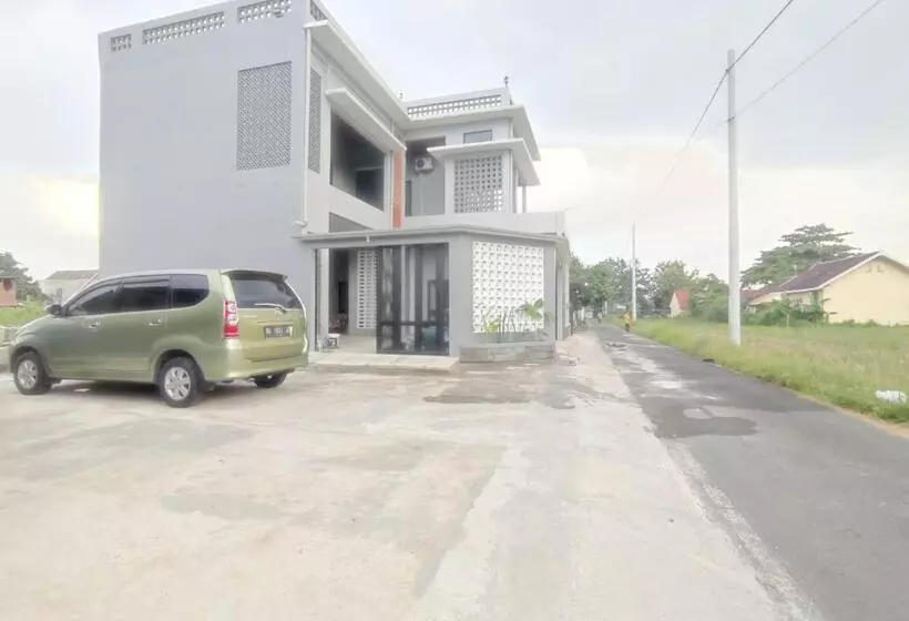 Hotel Reddoorz Near Graha Saba Buana 2