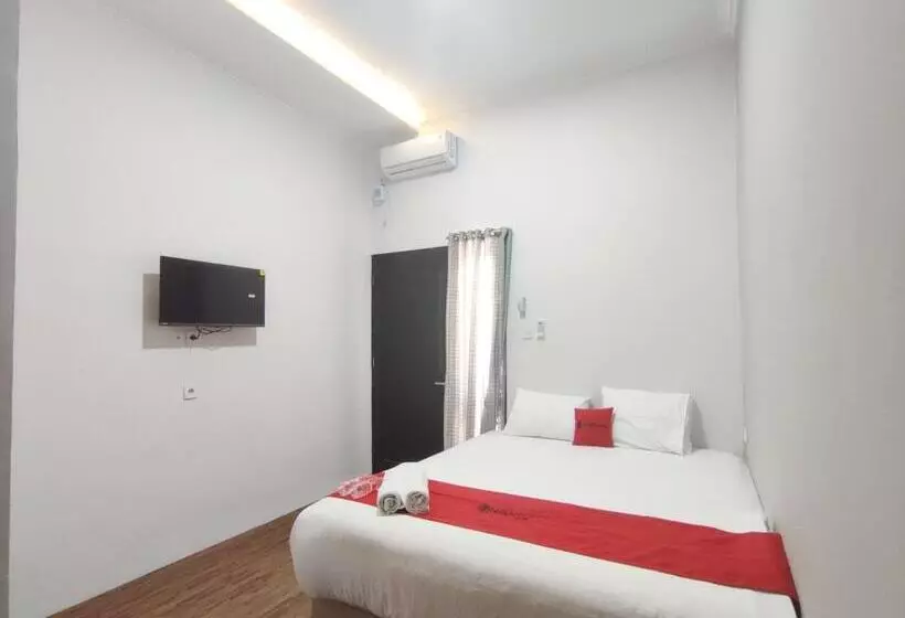 Hotel Reddoorz Near Graha Saba Buana 2