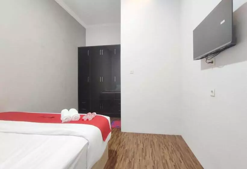 Hotel Reddoorz Near Graha Saba Buana 2