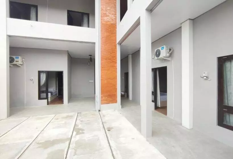 Hotel Reddoorz Near Graha Saba Buana 2