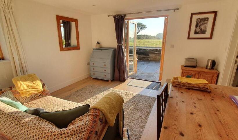 펜션 Apple Tree Barn Converted Barn With Meadow Views