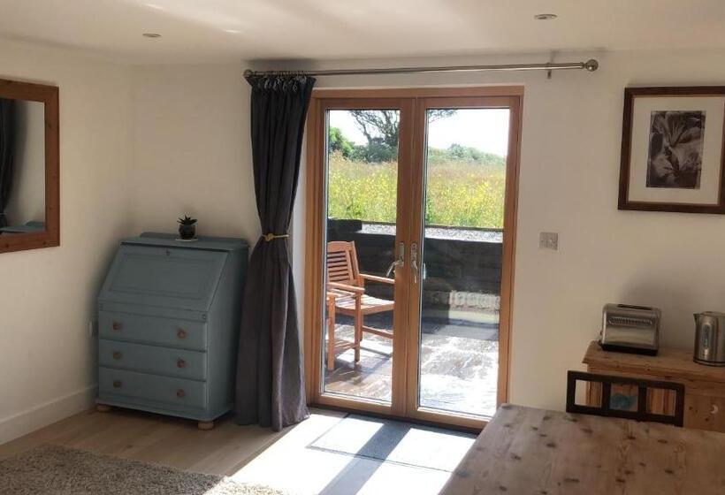 펜션 Apple Tree Barn Converted Barn With Meadow Views