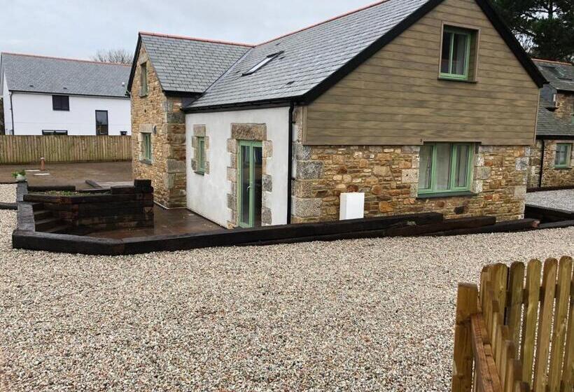 펜션 Apple Tree Barn Converted Barn With Meadow Views