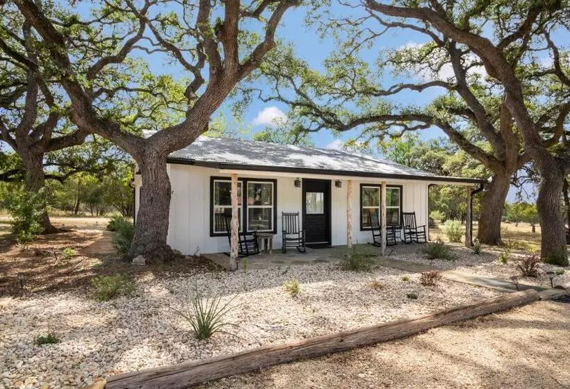 Majatalo Hill Country Mirage