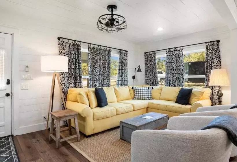 Majatalo Hill Country Mirage