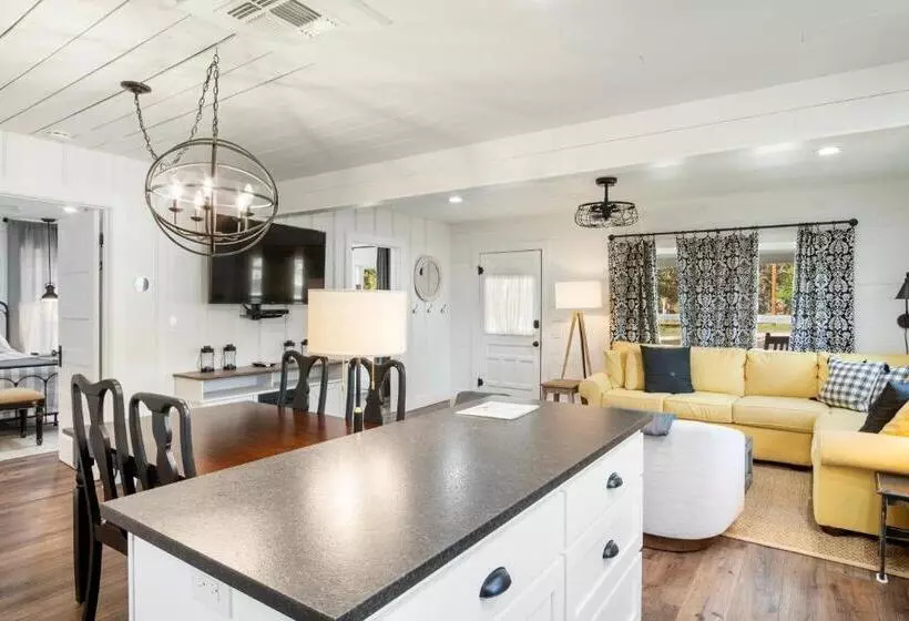 Majatalo Hill Country Mirage