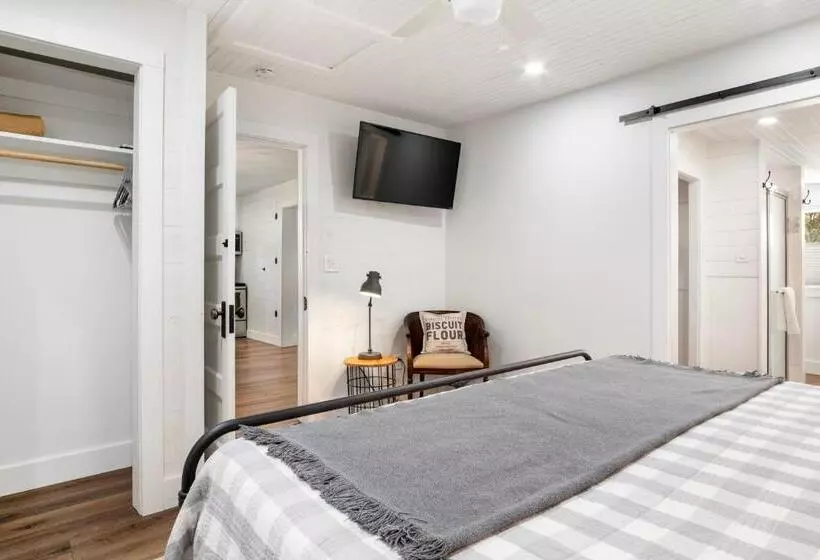 Majatalo Hill Country Mirage