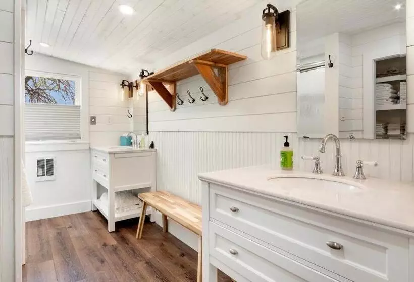 Majatalo Hill Country Mirage