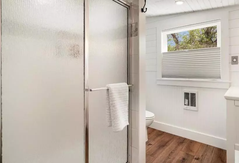 Majatalo Hill Country Mirage