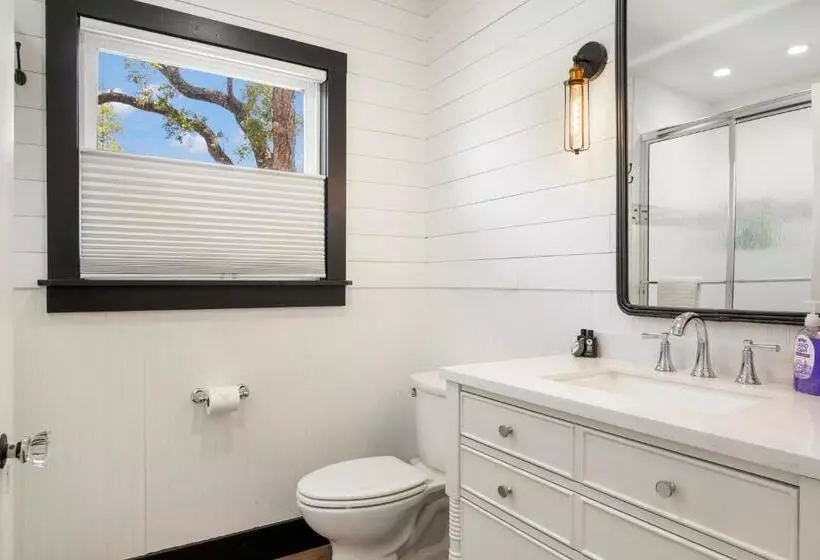 Majatalo Hill Country Mirage