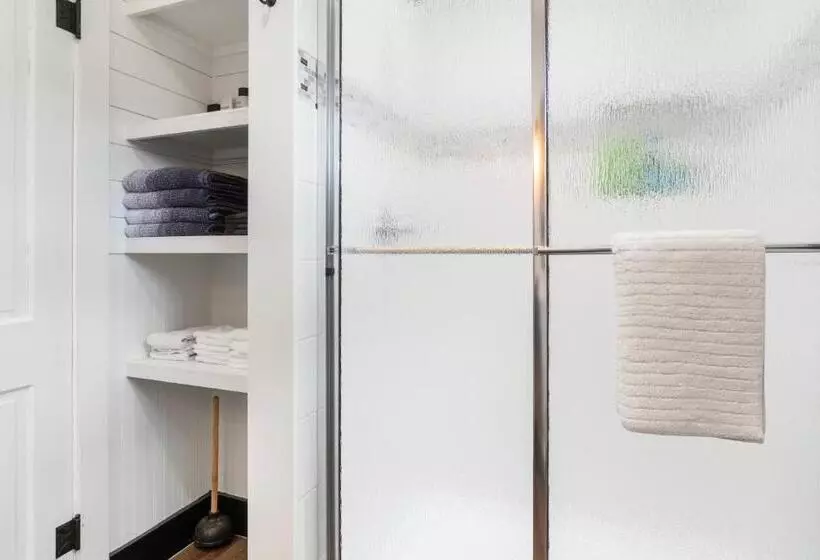 Majatalo Hill Country Mirage