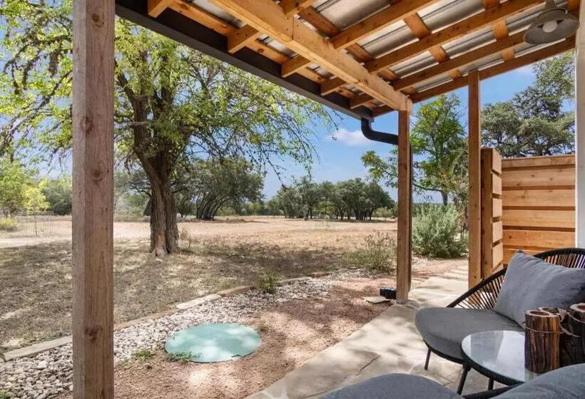 Majatalo Hill Country Mirage