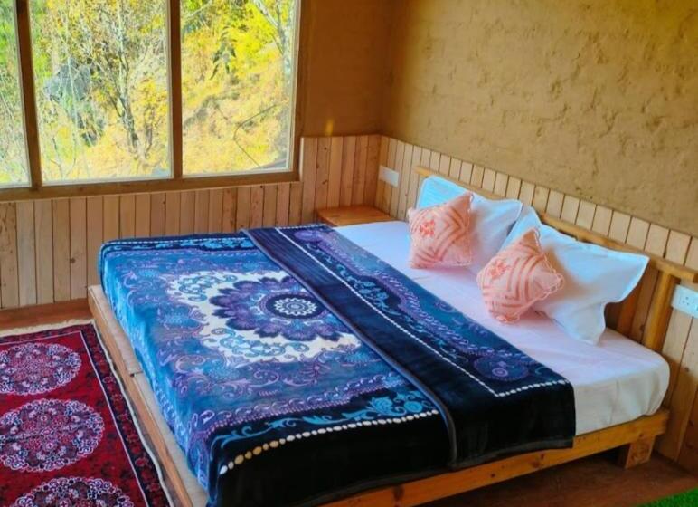 פנסיון Pyare Café And Cottage Tents