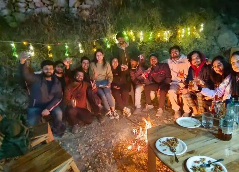 פנסיון Pyare Café And Cottage Tents