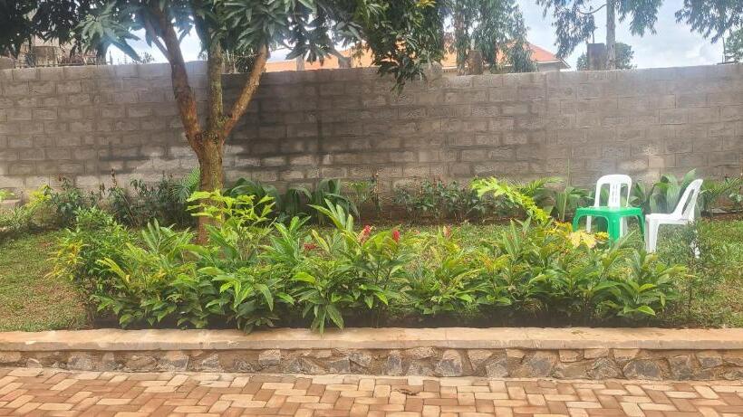 پانسیون Solace Guest House