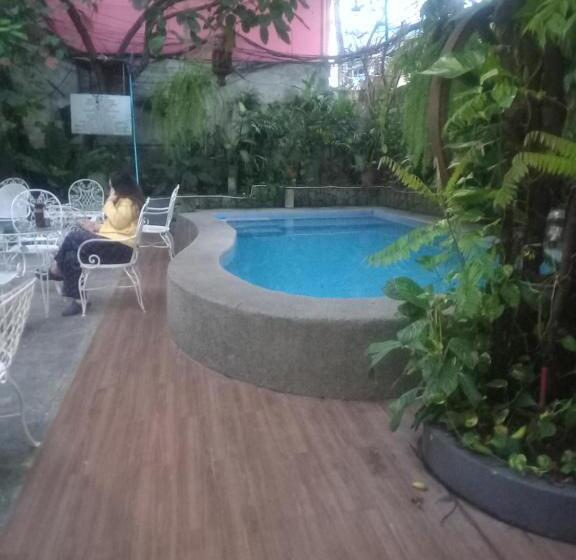 هاستل Courtyard Manila