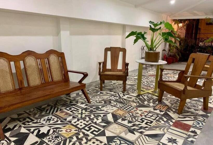 هاستل Courtyard Manila