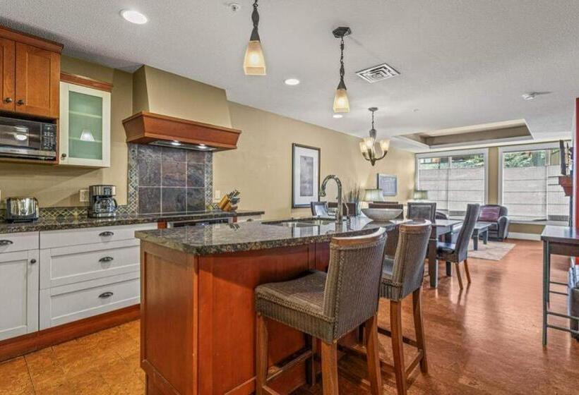 Luxury Resort 2bedroom 2bath Sleeps 6 945 Square Feet