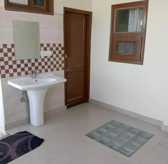 Mid City Hotel & Resto