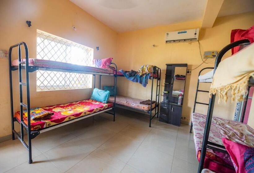 Page 3 Stays And Backpacker Hostel, Cafe