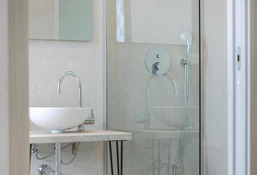 پانسیون Arcobaleno Trieste Via Udine 19