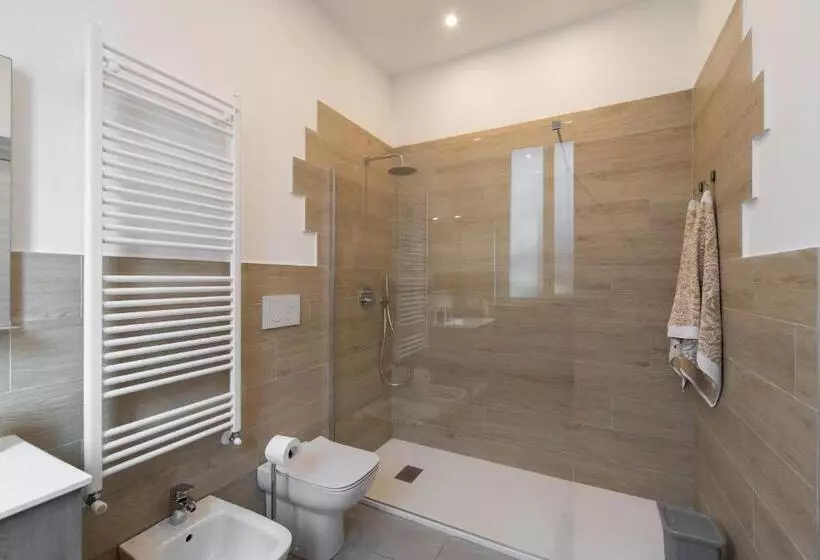 پانسیون Lucy’s House