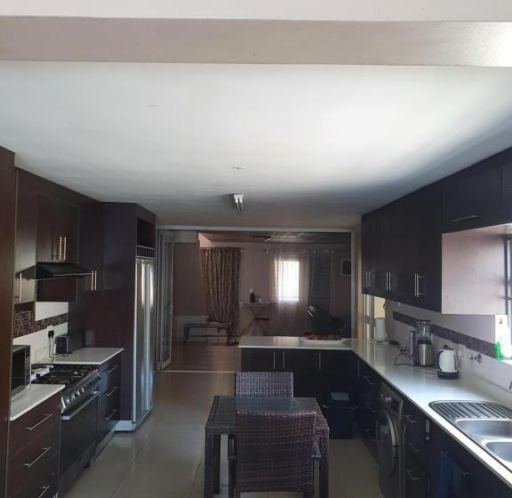 펜션 Ludinz Guest House Self Catering