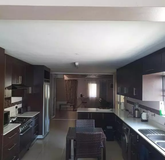 ペンション Ludinz Guest House Self Catering