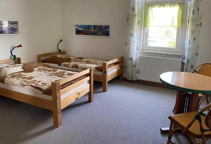 Majatalo Monteurzimmer Alte Schule Heberndorf 1