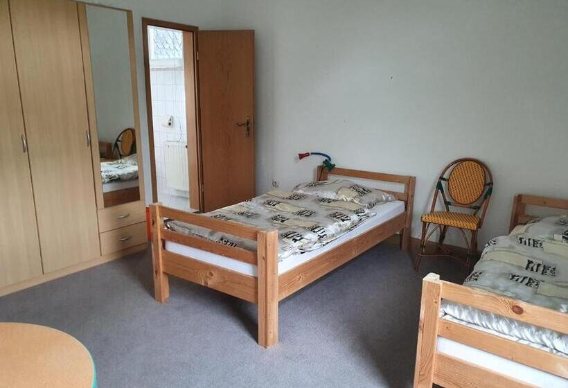 Пансион Monteurzimmer Alte Schule Heberndorf 1