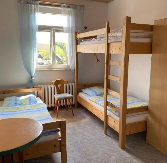 Majatalo Monteurzimmer Alte Schule Heberndorf 1