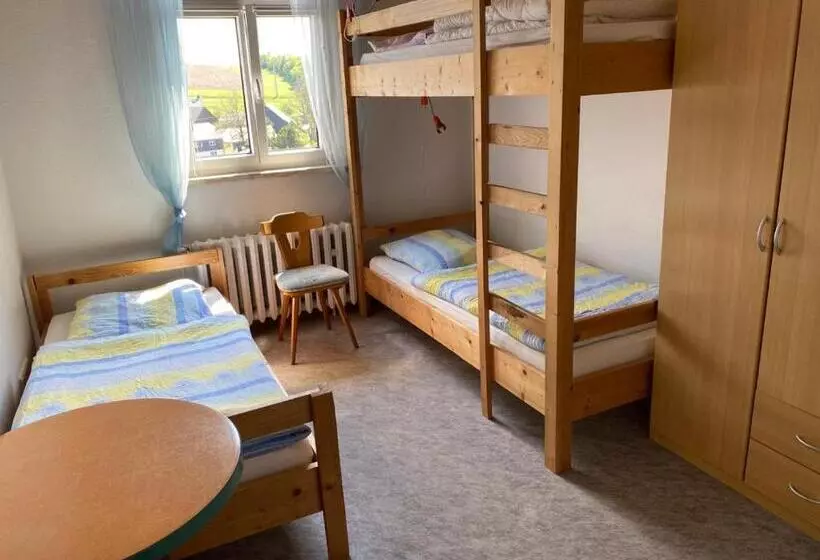 Majatalo Monteurzimmer Alte Schule Heberndorf 1