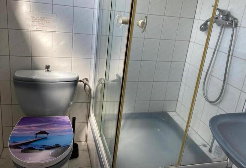 Пансион Monteurzimmer Alte Schule Heberndorf 1