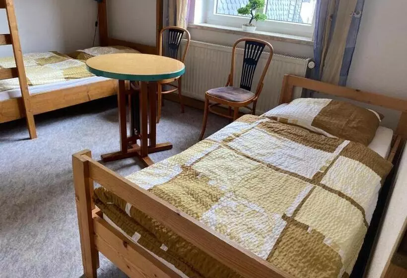 Majatalo Monteurzimmer Alte Schule Heberndorf 1