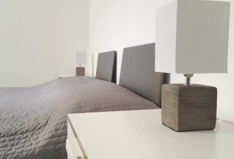 پانسیون Visionarea Room