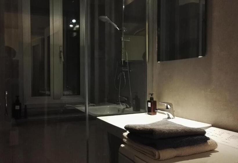 پانسیون Visionarea Room