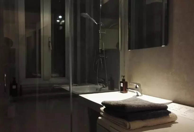 پانسیون Visionarea Room