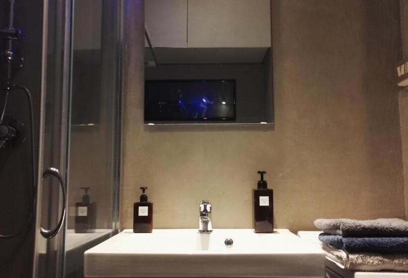 پانسیون Visionarea Room