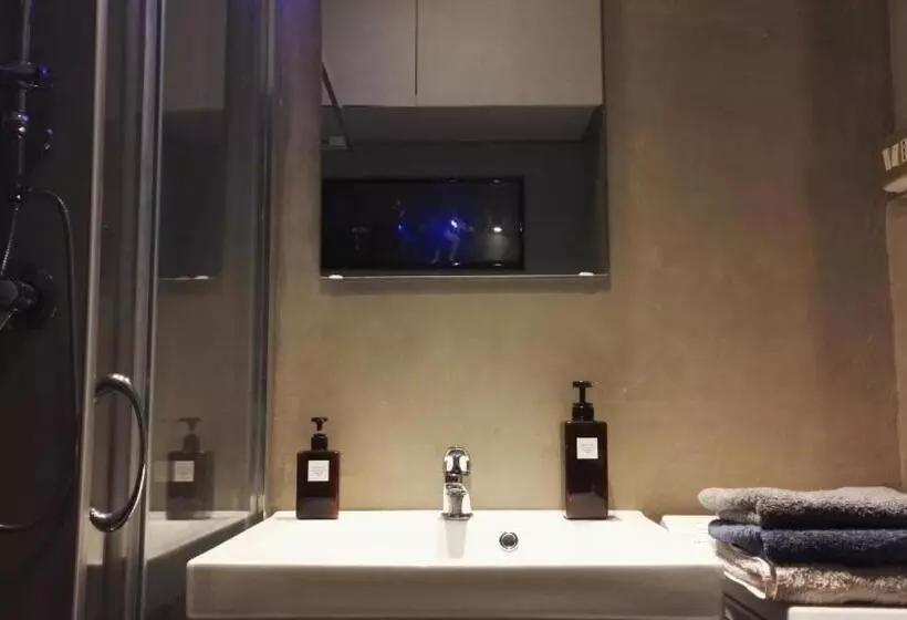 پانسیون Visionarea Room