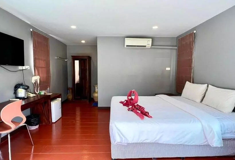 استراحتگاه รัตนารีสอร์ท ลันตาน้อย