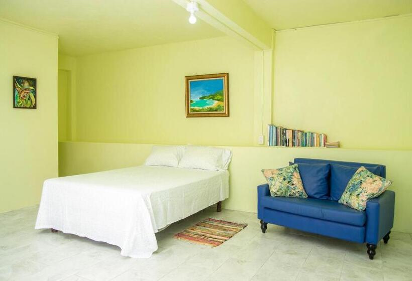 تختخواب و صبحانه Off Grid Zen Forest Den