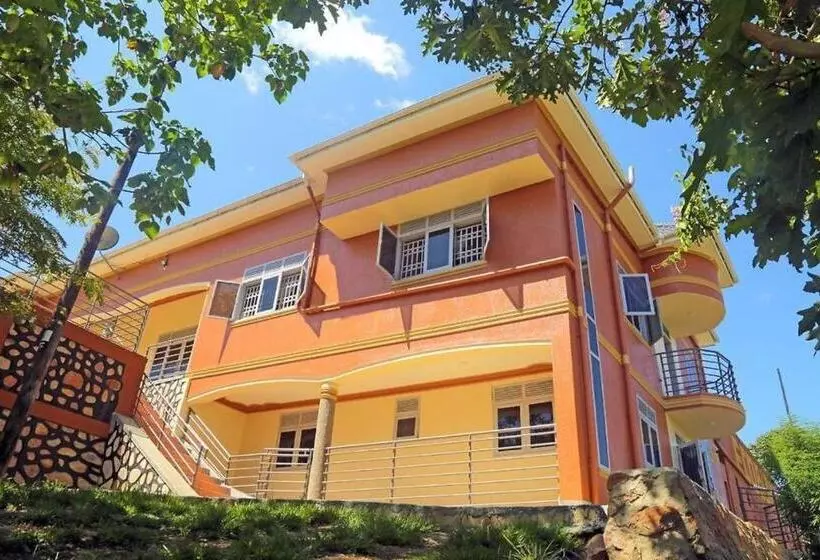 هتل Bigodi Community Lodge