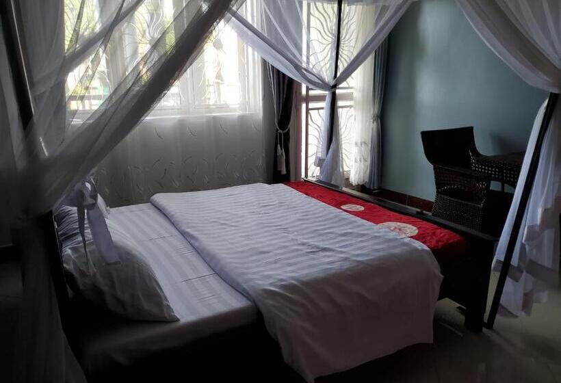 هتل Bigodi Community Lodge