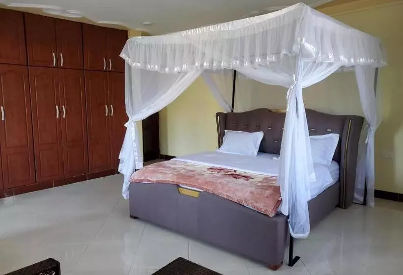 هتل Bigodi Community Lodge